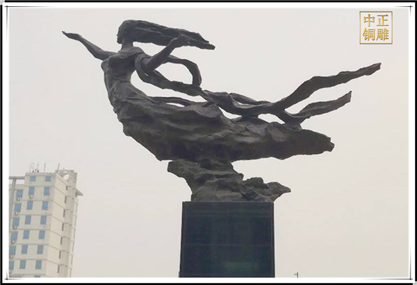 廣場(chǎng)女?huà)z雕塑.jpg 廣場(chǎng)女?huà)z雕塑.jpg