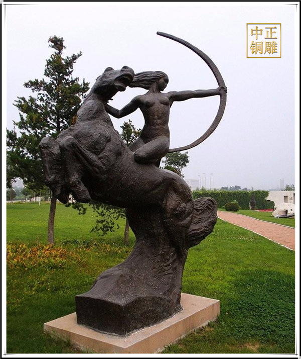美女騎馬雕塑.jpg